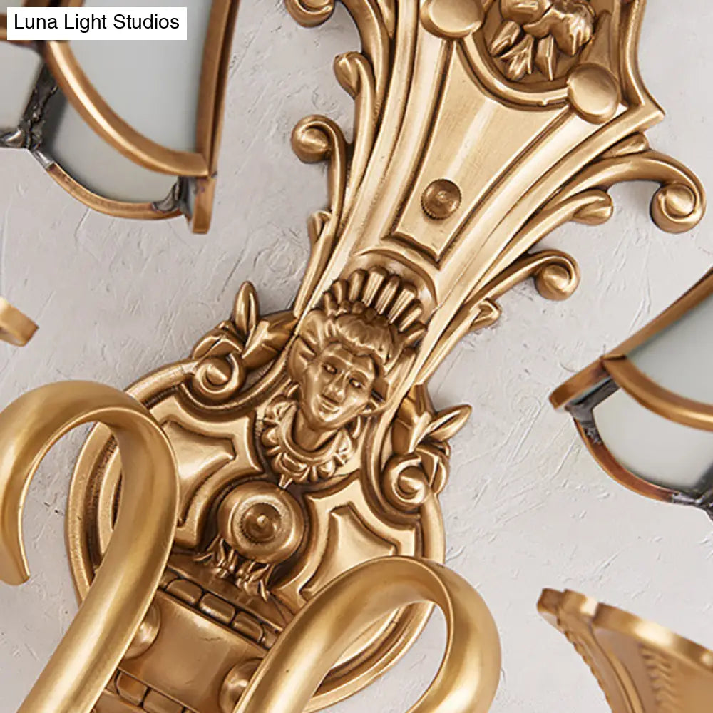 Brass Curved Wall Sconce With Traditional Style - Perfect For Living Room Lighting