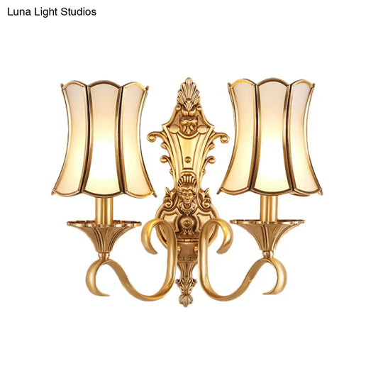 Brass Curved Wall Sconce With Traditional Style - Perfect For Living Room Lighting