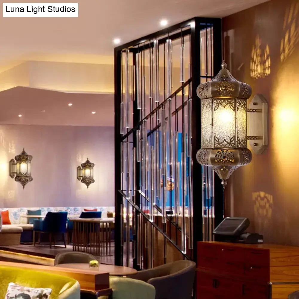 Brass Wall Lantern: Traditional Metal Sconce For Restaurant Lighting