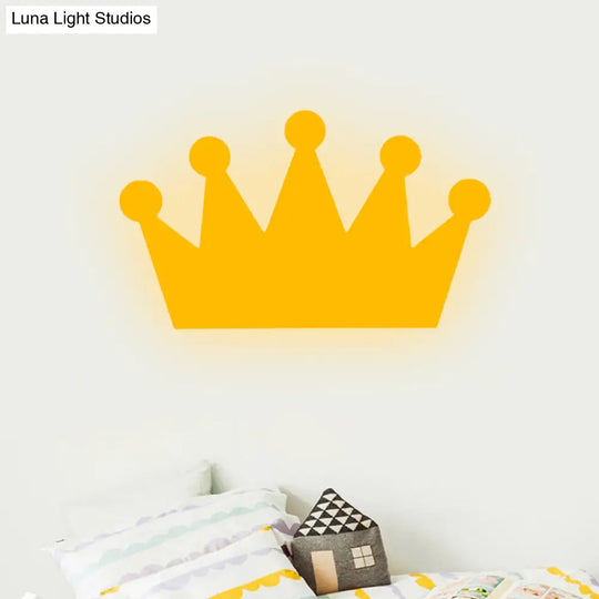 Cartoon Led Wall Sconce For Kids Bedroom - Wooden Crown Design In Yellow/Pink