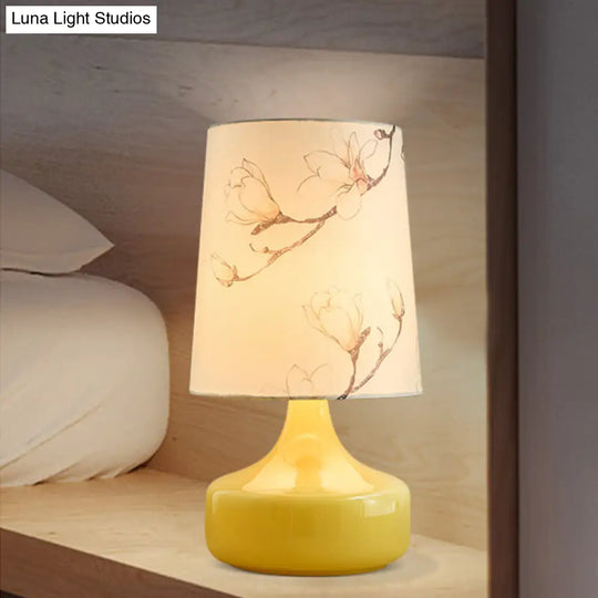 Korean Garden Fabric Night Light With Yellow Vase Base Single-Bulb White Bedside Table Lighting