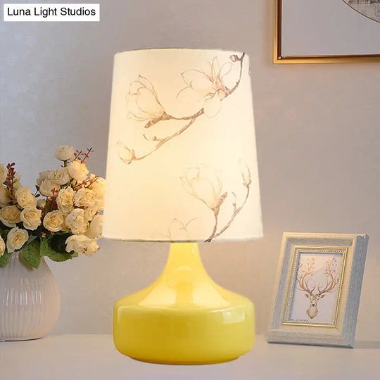 Korean Garden Fabric Night Light With Yellow Vase Base Single-Bulb White Bedside Table Lighting