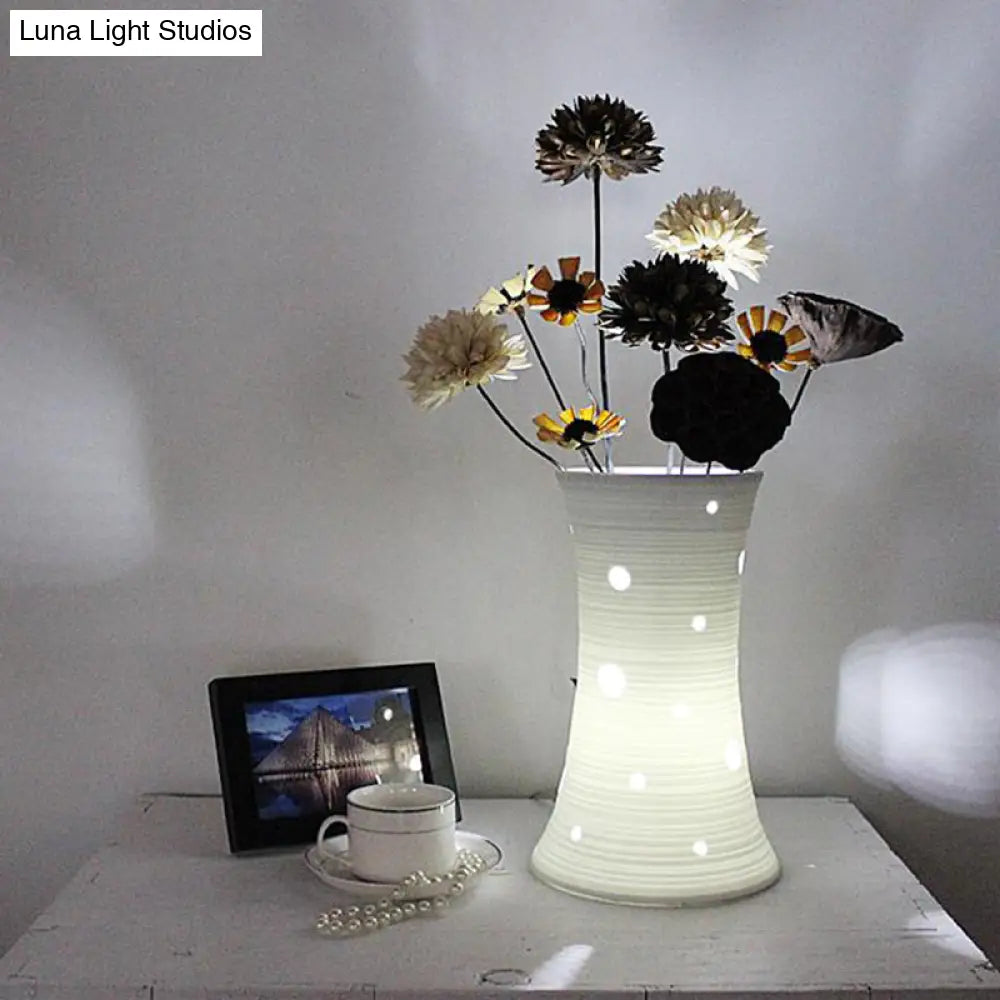 Ceramic White Nightstand Lamp: Led Pastoral Table Light (5.5/7) With Dried Flower Decor