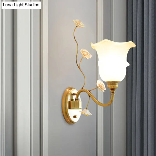 Clear Glass Floral Sconce Retro Style Wall Light With Ruffled Tiers In White