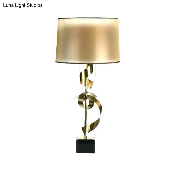 Contemporary Gold Desk Lamp - Metal Silk Ribbon Design With Pull Chain