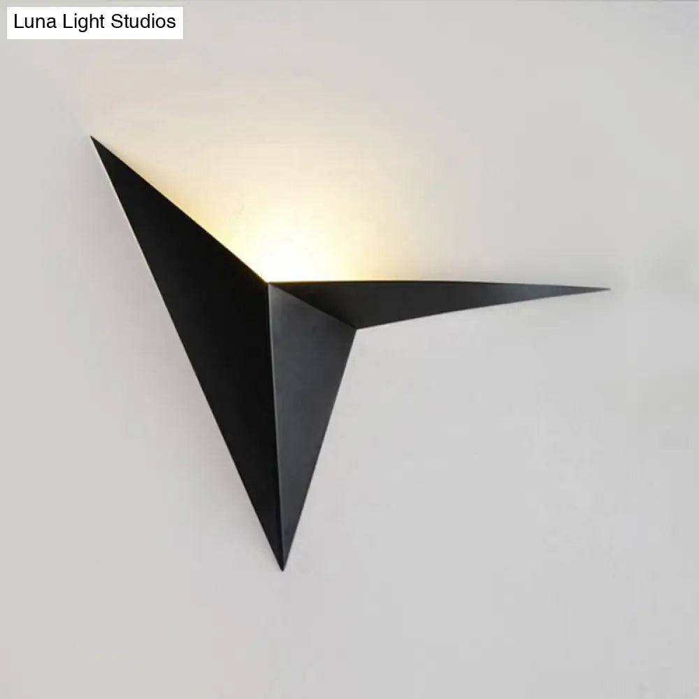 Contemporary Polygon Wall Sconce In Black/White Metal With Led Warm/White Lighting For Living Room