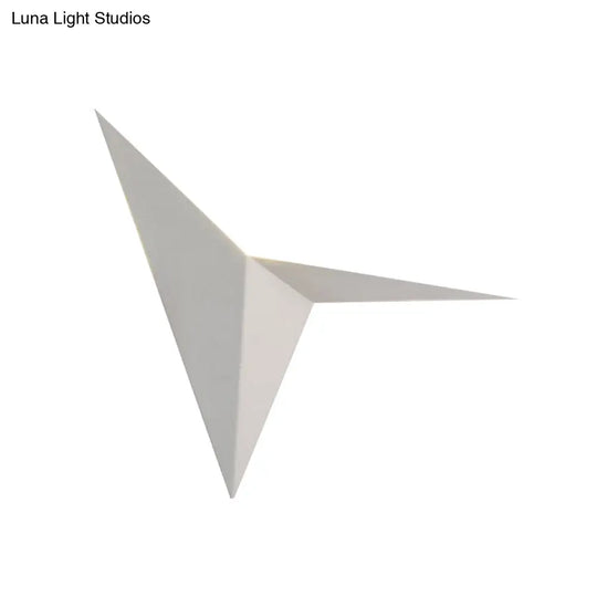 Contemporary Polygon Wall Sconce In Black/White Metal With Led Warm/White Lighting For Living Room