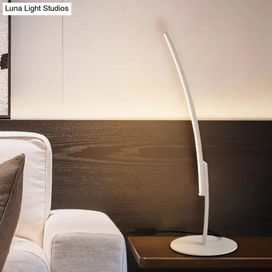 Curvy Acrylic Shade Led Desk Lamp - Modern White/Black Bedroom Task Lighting