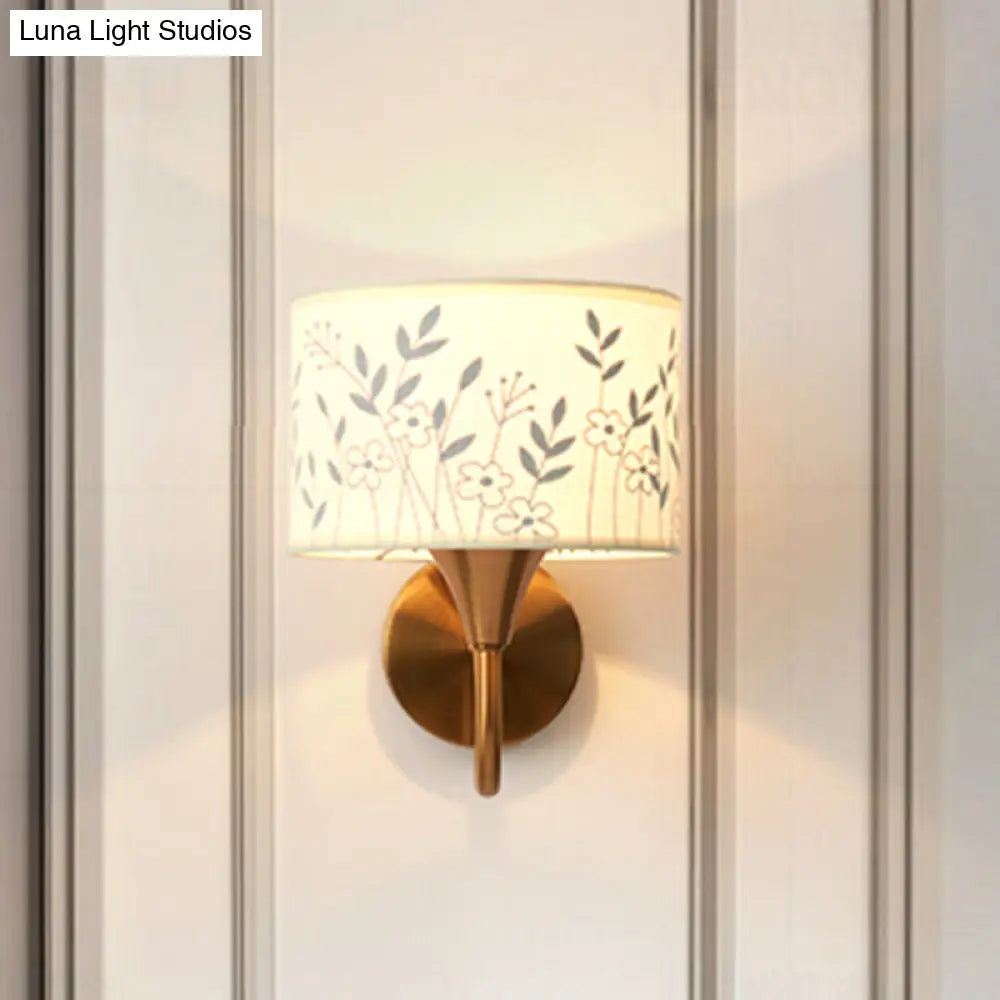 Deer/Leaf Pattern Brass Wall Sconce With Gooseneck Arm For Classic Bedroom Lighting