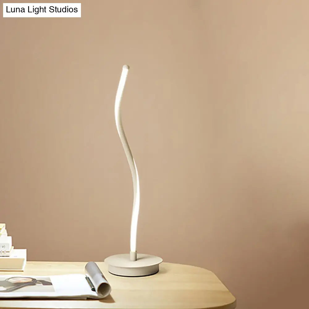 Sleek Metal Ribbon Night Light: Simplicity Black/White Led Task Lighting On Round Pedestal