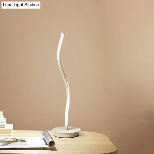 Sleek Metal Ribbon Night Light: Simplicity Black/White Led Task Lighting On Round Pedestal