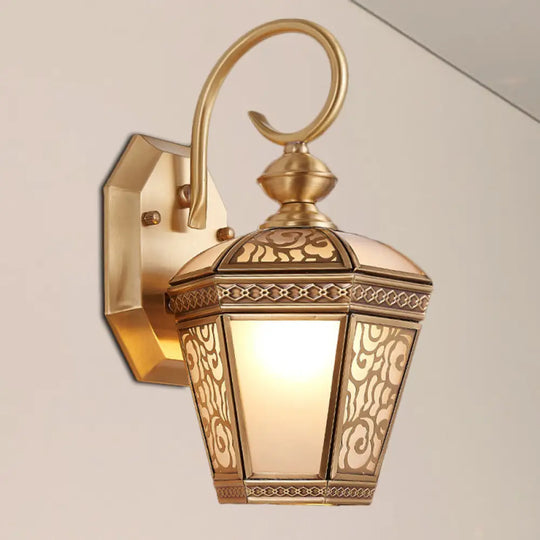 Geometric Brass Wall Light For Balcony - Traditional Design With Single Bulb 6/7.5 Wide / 7.5