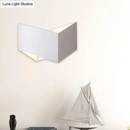 Geometric Led Wall Sconce In White/Black For Modern Stairways