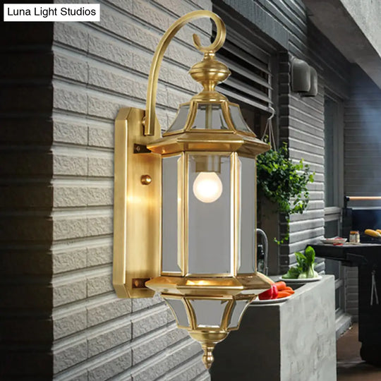 Gold Traditional Lantern Wall Light With Single Bulb - Metal Fixture