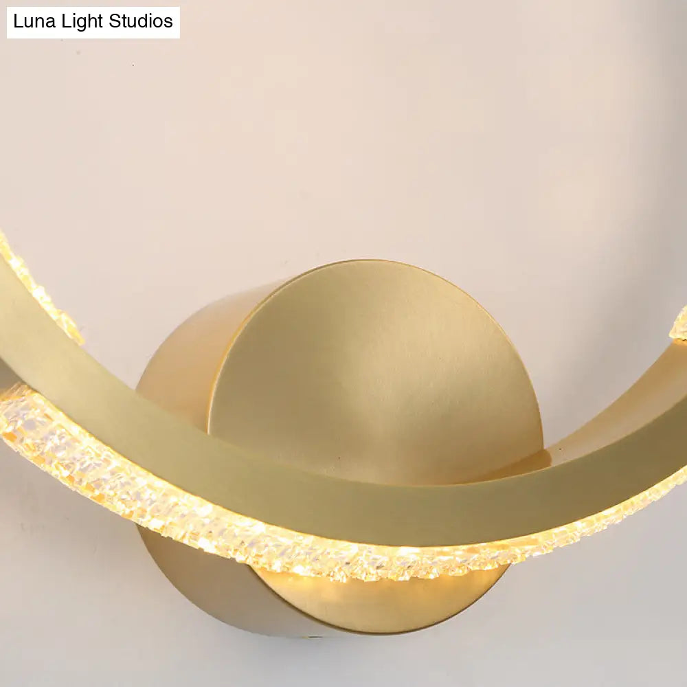 Golden Metal Wall Sconce Light For Fashionable Ambient Lighting