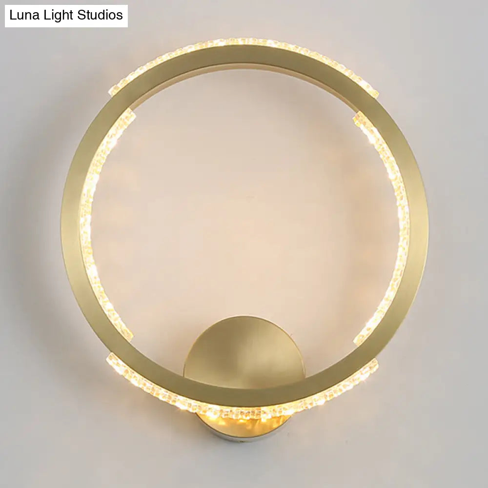 Golden Metal Wall Sconce Light For Fashionable Ambient Lighting