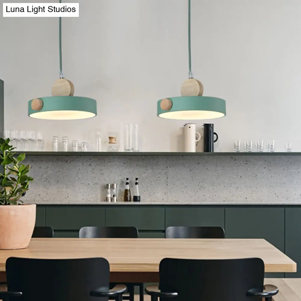 Minimalist Metal Drum Pendant Ceiling Light With 1 Hanging Lamp In Green - Ideal For Dining Room