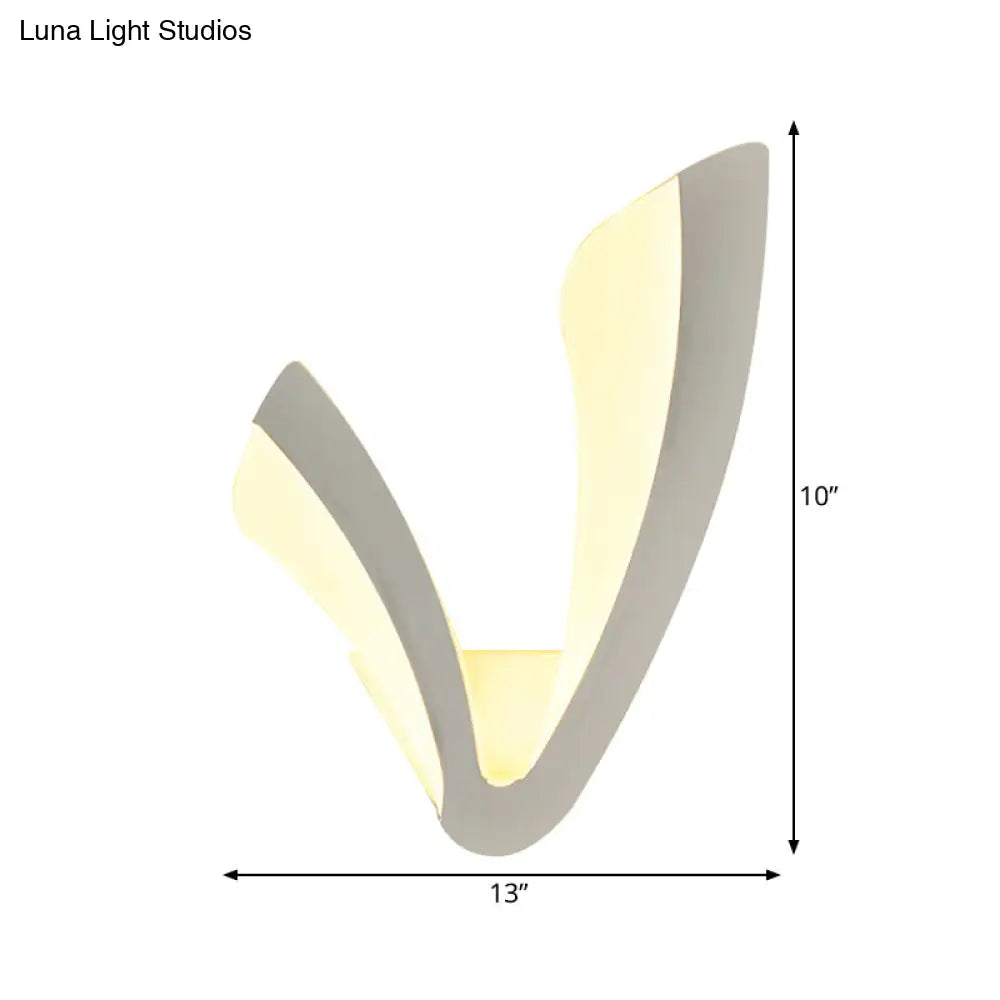 Horn-Shaped White Led Wall Sconce For Modern Living Rooms.