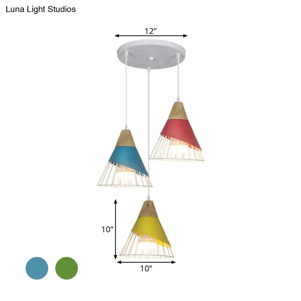 Industrial Cone Pendant Lamp With 3 Metal Heads In Black/Green For Living Room Ceiling