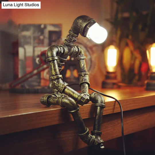 Industrial Style Metal Robot Table Light With Antique Bronze Finish - Ideal For Bedroom