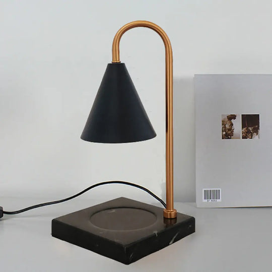 Léa - Mid-Century Cone Night Lamp: Sleek Metal Gooseneck Table Lighting With Black