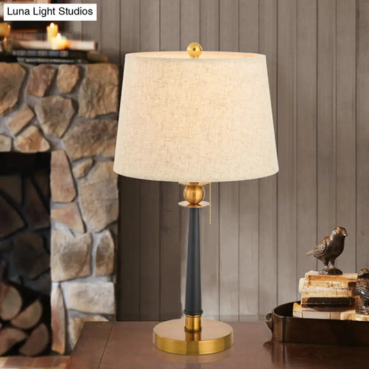 Gold Barrel Bedside Table Light With Pull Chain - Traditional Fabric Night Lighting (1-Bulb)