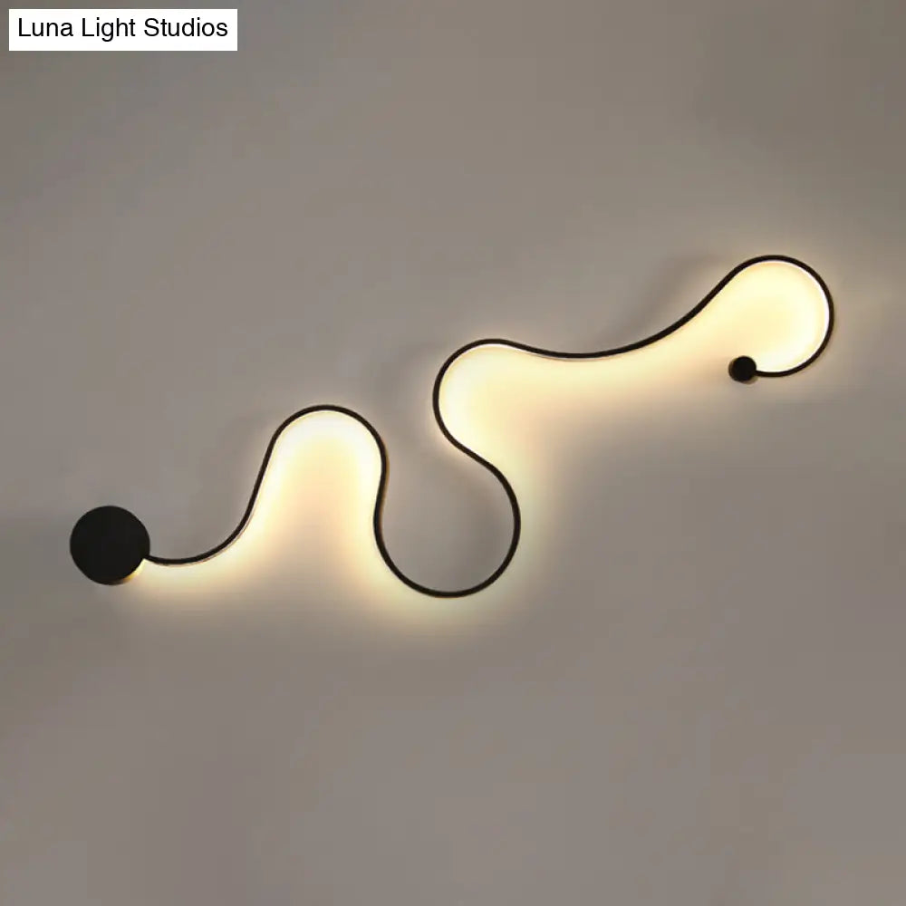 Minimalist Black Led Wall Sconce Light For Hallways - Curved Design Metal Construction