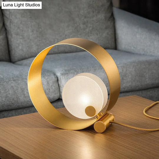 Minimalist Circle Nightstand Lamp - Gold Metal 1-Light Living Room Lighting