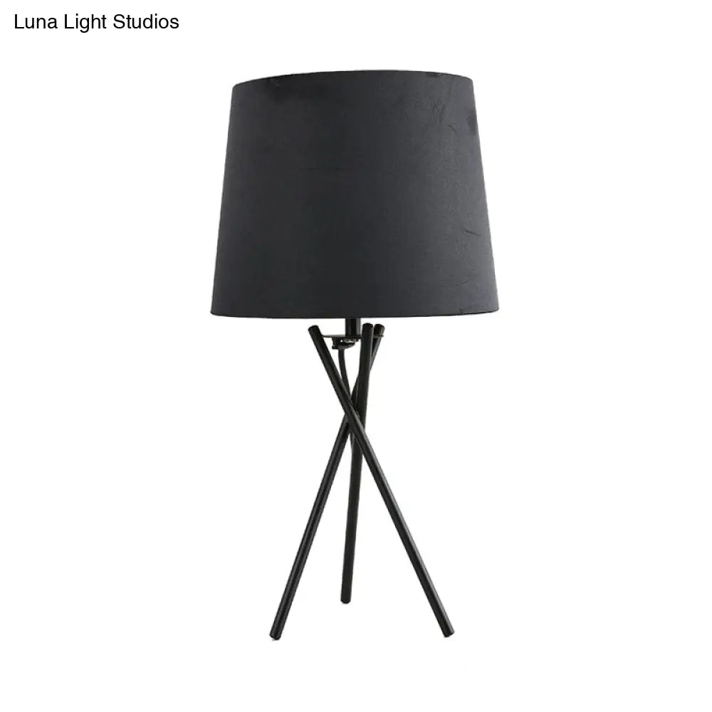 Minimalist Drum Fabric Night Light: Black/White Table Lamp With Cross-Legged Design