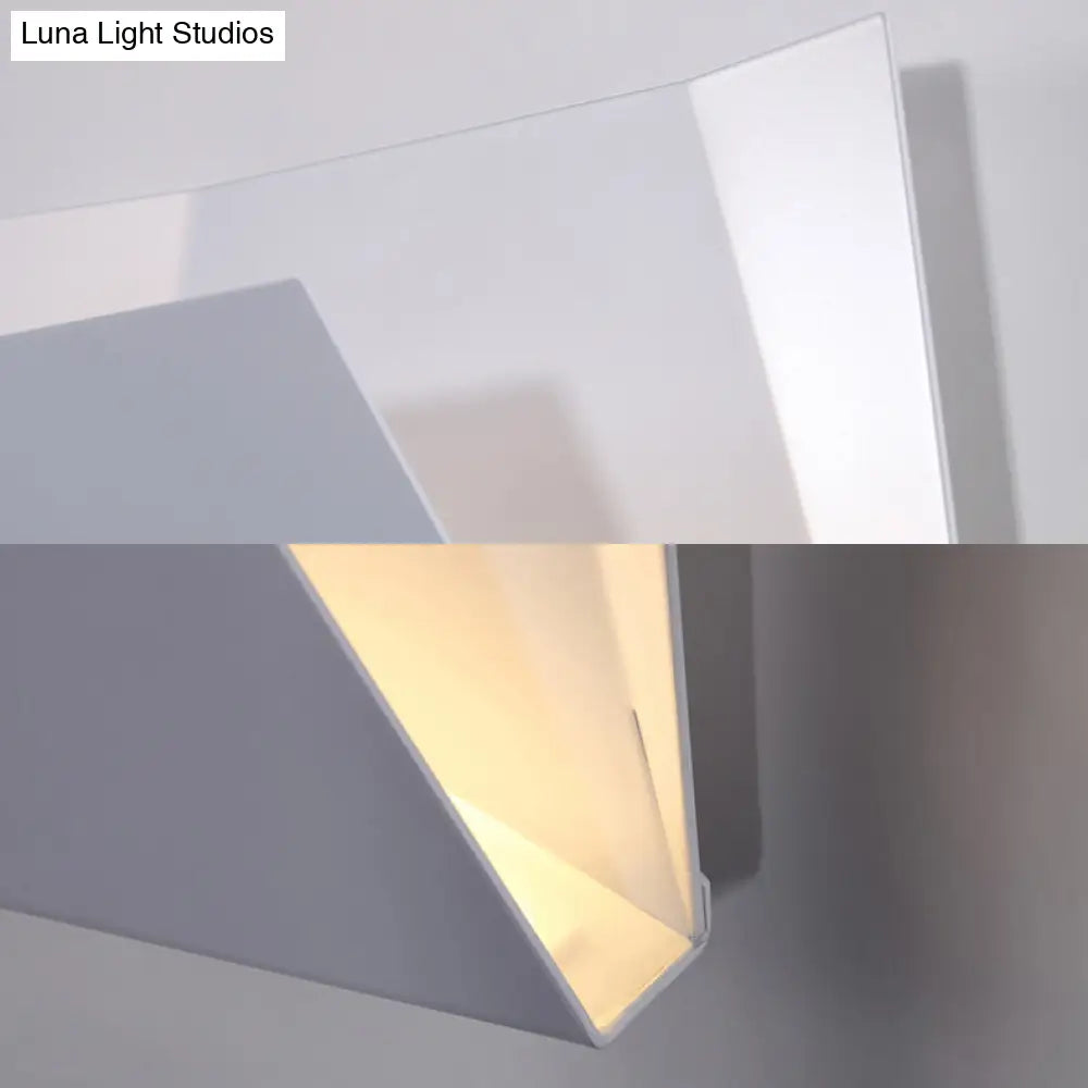 Minimalist Geometric Metal Led Wall Sconce In Warm/White Lighting For Bedroom