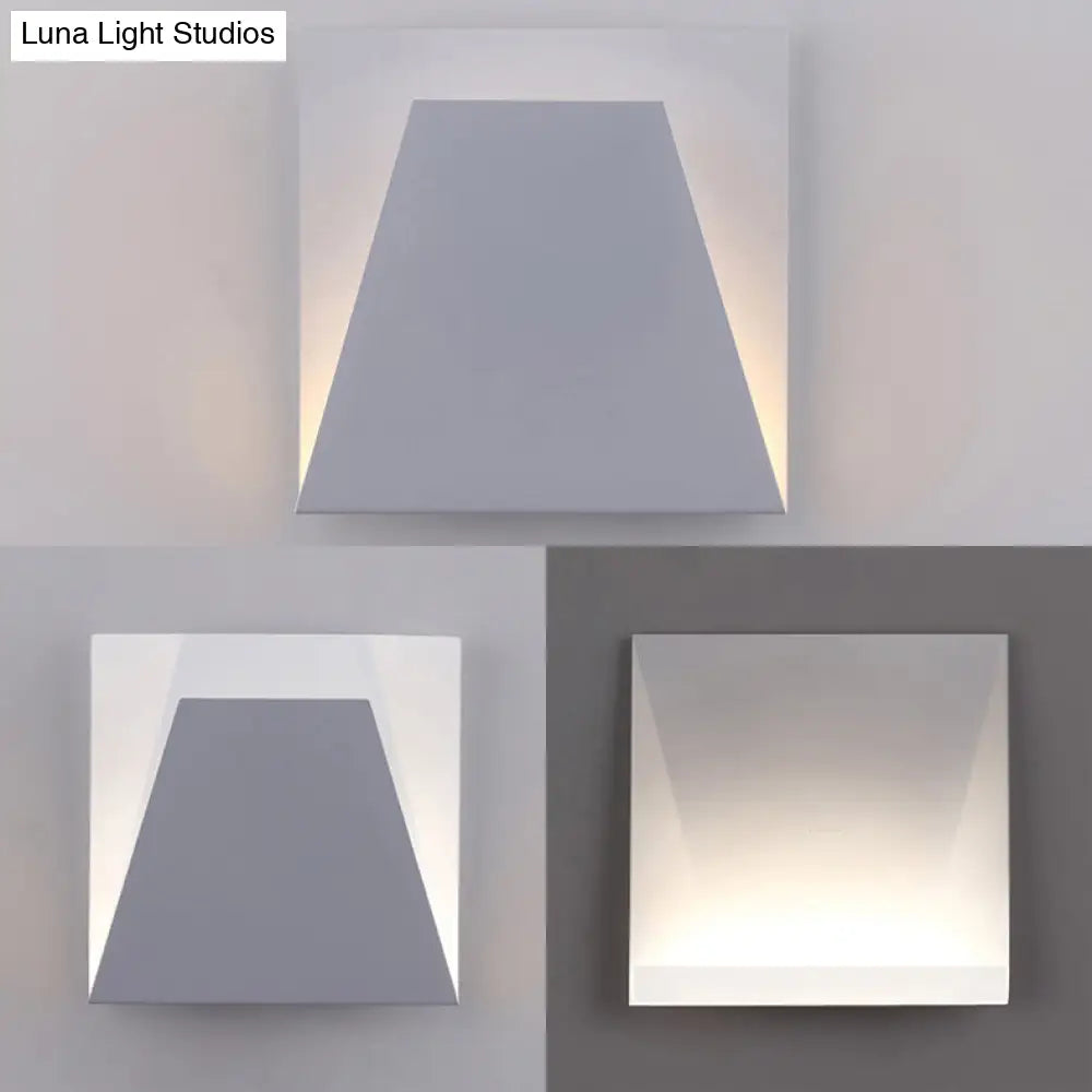 Minimalist Geometric Metal Led Wall Sconce In Warm/White Lighting For Bedroom