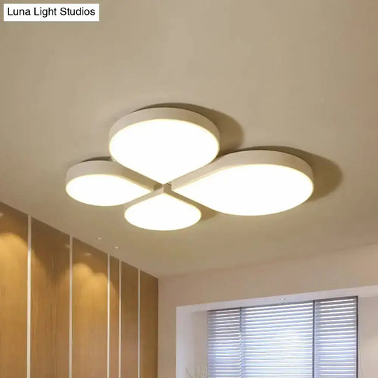 Minimalist Led Ceiling Light With 4-Leaf Clover Design In Black/White - Warm/White 20.5’/23.5’ Width