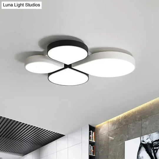 Minimalist Led Ceiling Light With 4-Leaf Clover Design In Black/White - Warm/White 20.5’/23.5’ Width