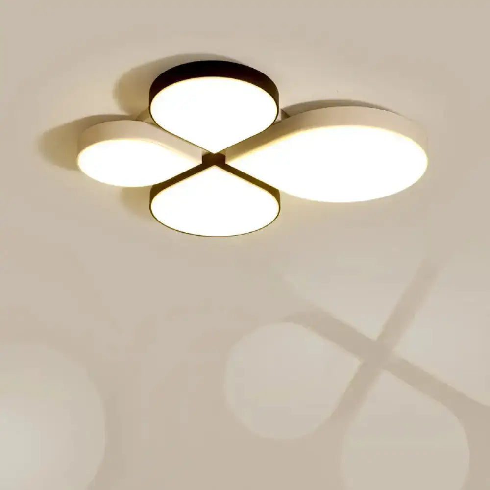 Minimalist Led Ceiling Light With 4-Leaf Clover Design In Black/White - Warm/White 20.5’/23.5’