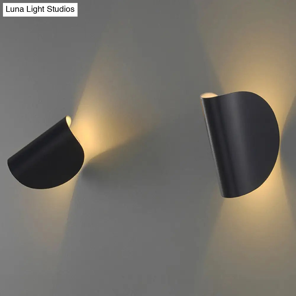 Minimalist Metallic Led Curved Wall Light For Living Room