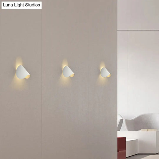 Minimalist Metallic Led Curved Wall Light For Living Room