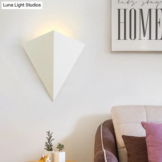 Minimalist Triangle Metallic Wall Lamp With Led Warm/White Lighting For Living Room