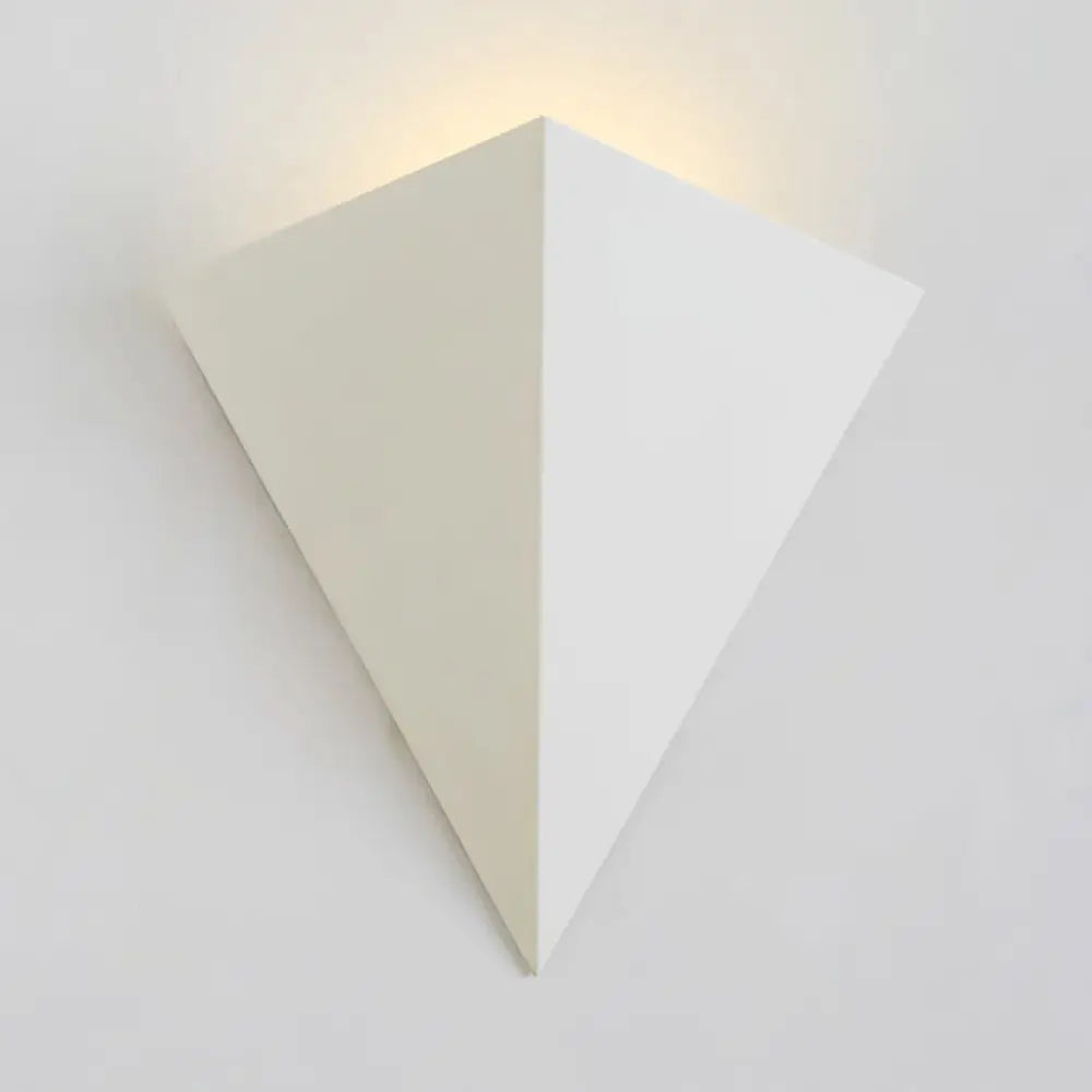 Minimalist Triangle Metallic Wall Lamp With Led Warm/White Lighting For Living Room White / Warm