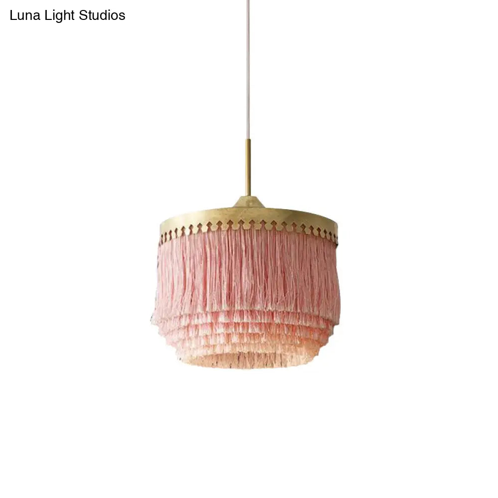 Minimalistic Round Fringe Pendant Light Fixture In Gold

Or

Gold Suspension - Simple & Elegant