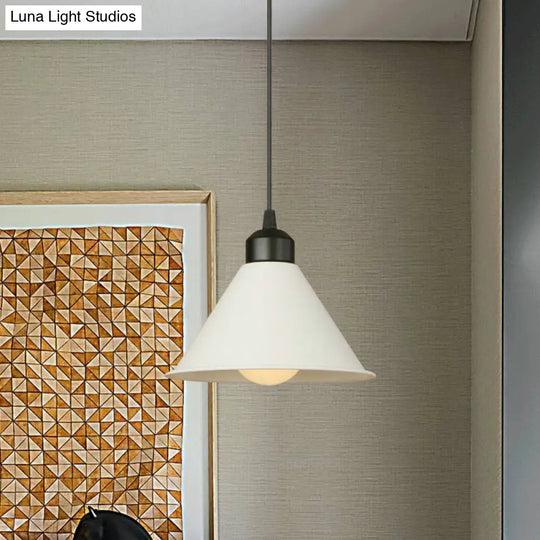 Modern 1-Light Cone Pendant Lamp: Black/White Metal Hanging Light With Adjustable Cord