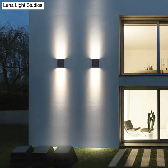 Modern Black Led Wall Light For Garden Scenery With Metal Shade