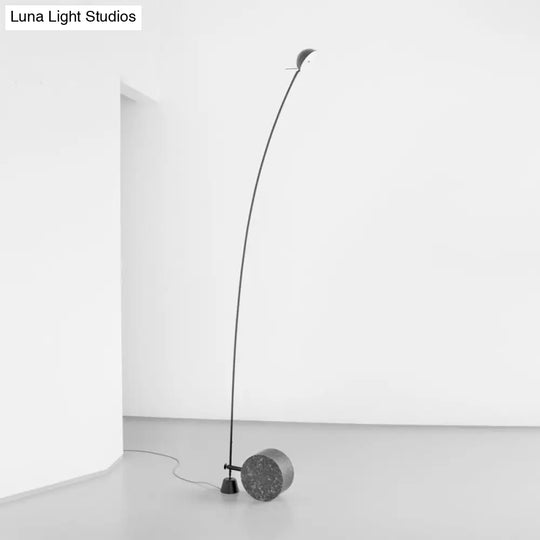 Modern Black Metal Floor Lamp With Unique Linear Capsule Arch Design For Living Room