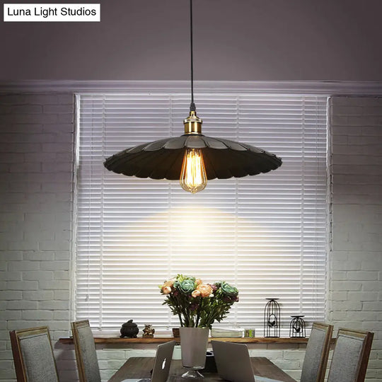 Scalloped Black Metal Pendant Light For Warehouse And Dining Room