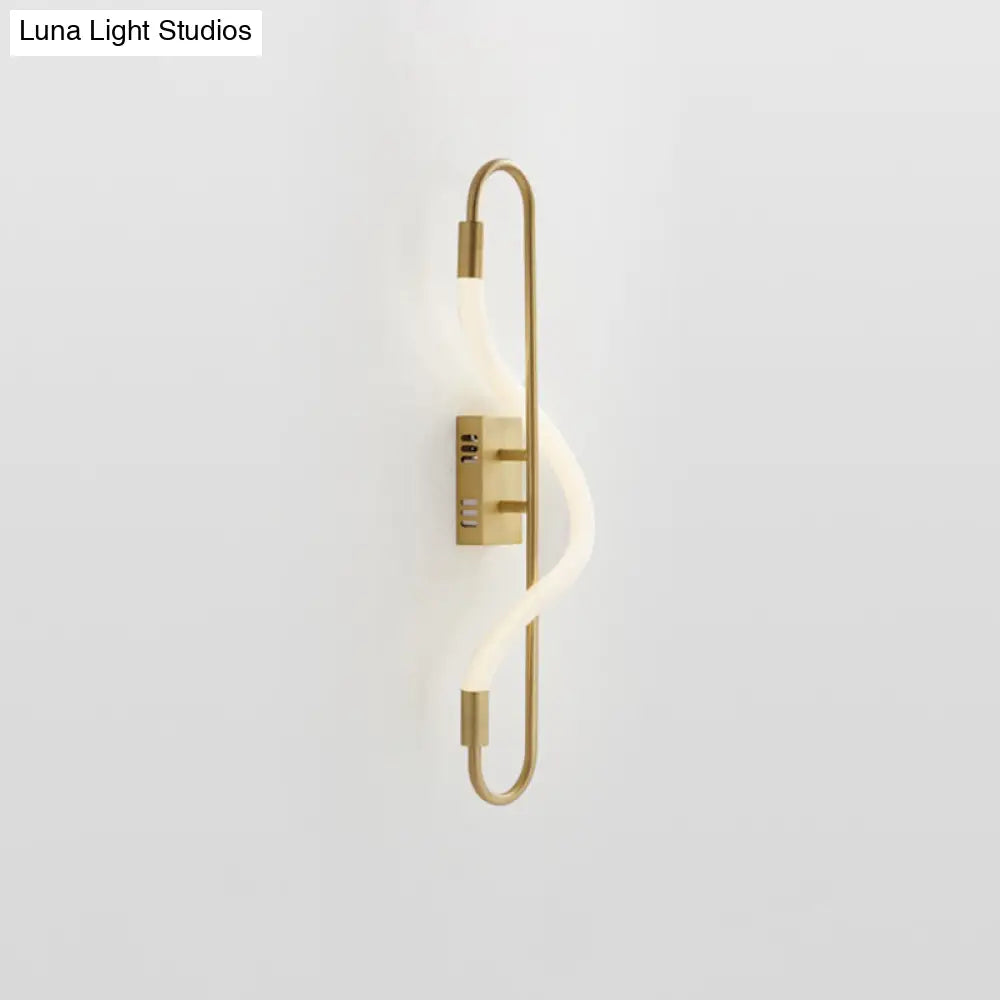 Modern Gold Led Wall Sconce With Tube Acrylic Shade - Elegant Lighting Solution