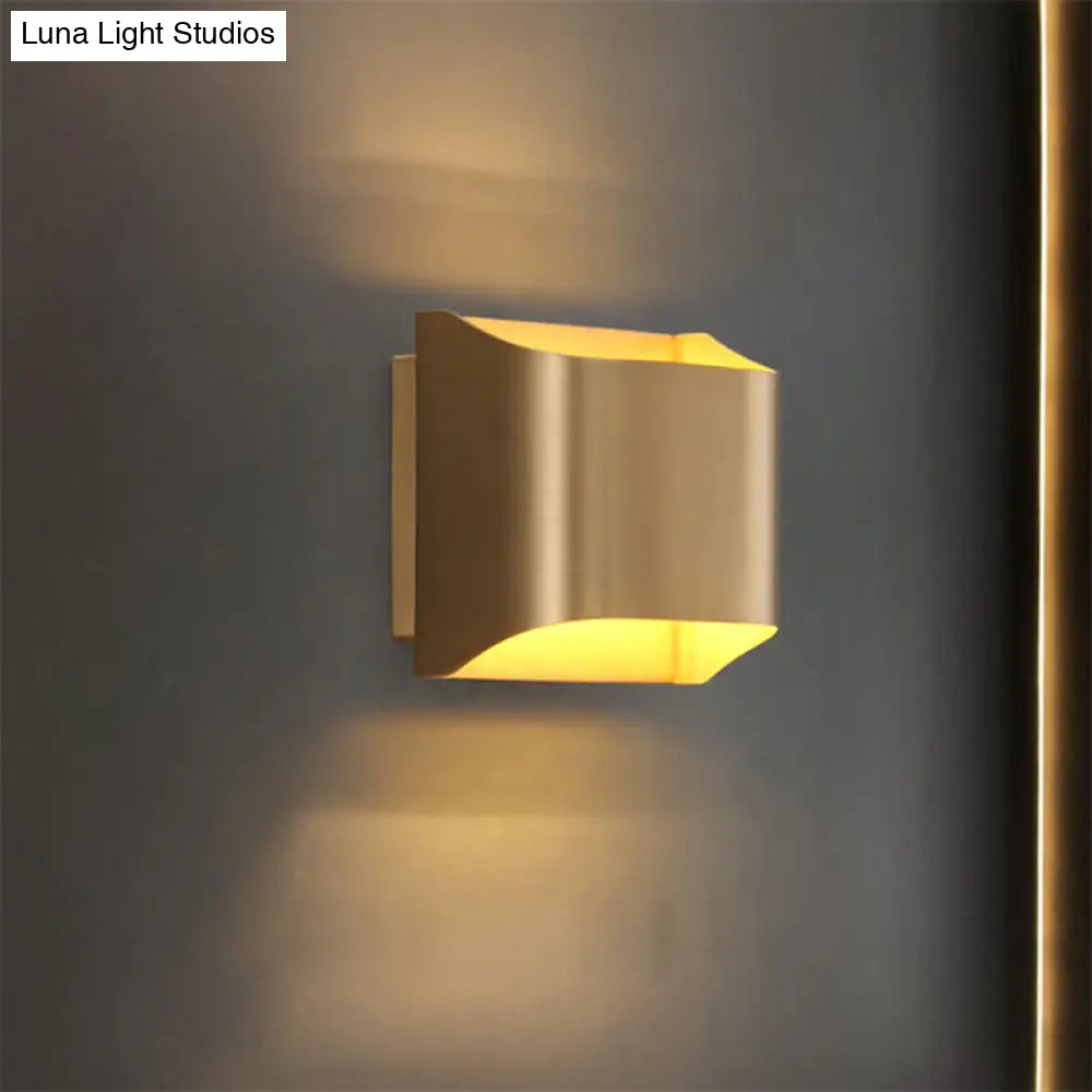 Modern Gold Metal Sconce With 1 Led Light - Perfect Wall Lighting For Living Room