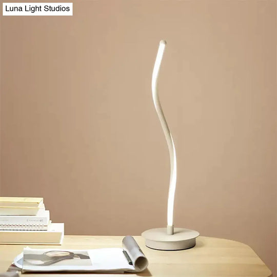 Modern Led Curved Task Light Acrylic Table Lamp In White/Black For Living Room