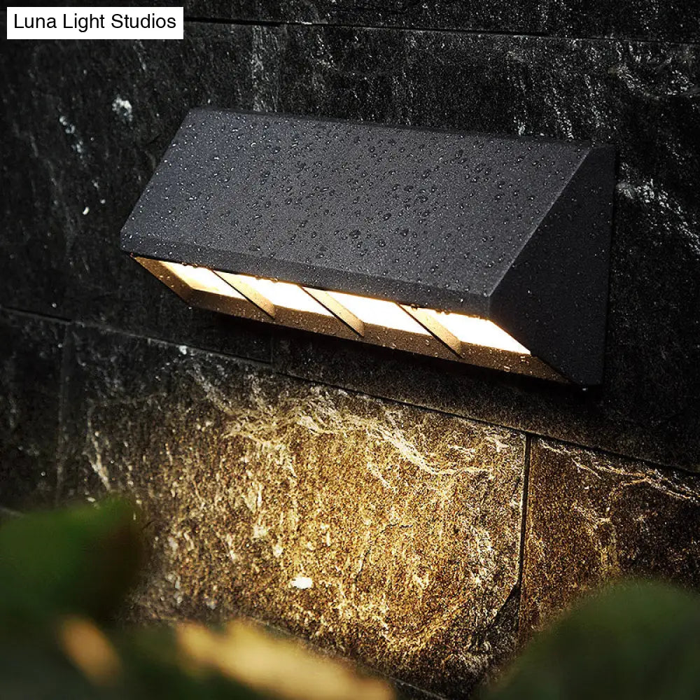 Modern Matte Black Led Outdoor Wall Sconce With Triangular Prism Design