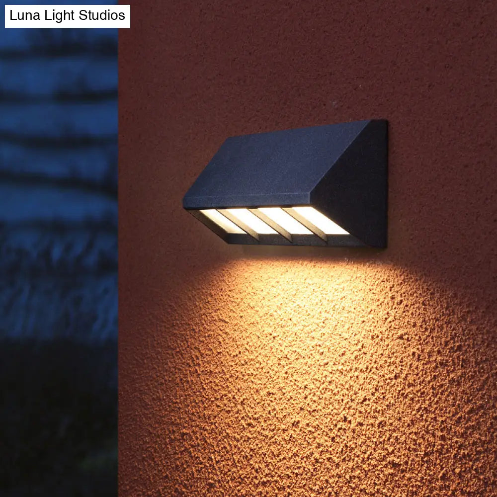 Modern Matte Black Led Outdoor Wall Sconce With Triangular Prism Design