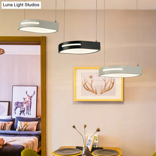 Modern Metal Leaf Pendant Light With 3 Led Heads For Dining Room Suspension Lamp - Black And White