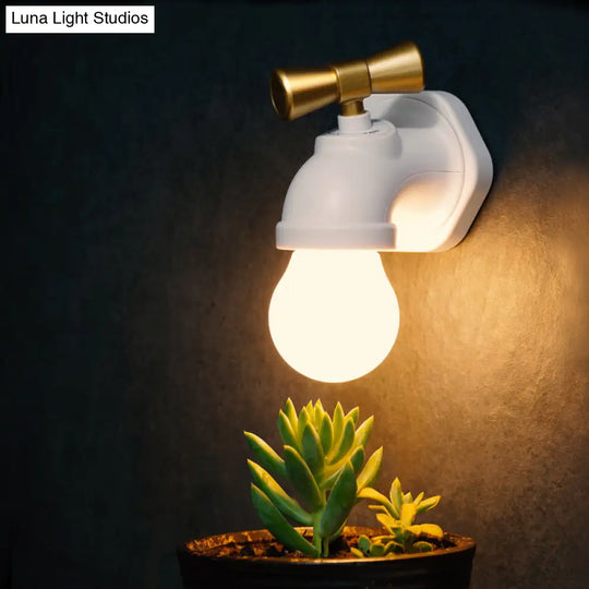 Modern Metal Wall Sconce For Faucet-Themed Kids Bedroom With Lovely One-Light Lamp